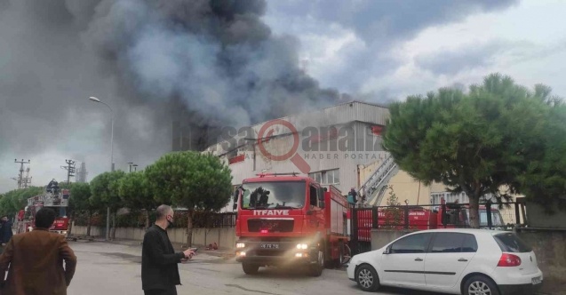 Bursa’nın Kestel ilçesinde, elyaf ürünlerin olduğu tekstil fabrikasında yangın çıktı.