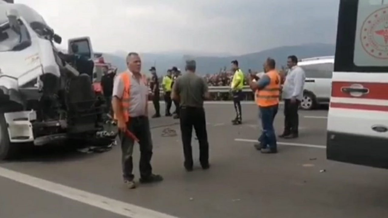 Bursa’da kamyona arkadan çarpan tırın sürücüsü araçta sıkıştı