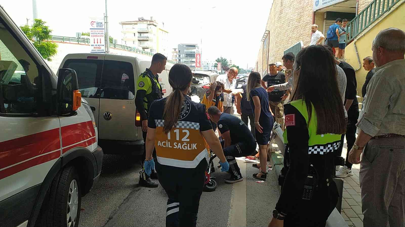 Bursa’da otomobile arkadan çarpan hafif ticari şoförü yaralandı