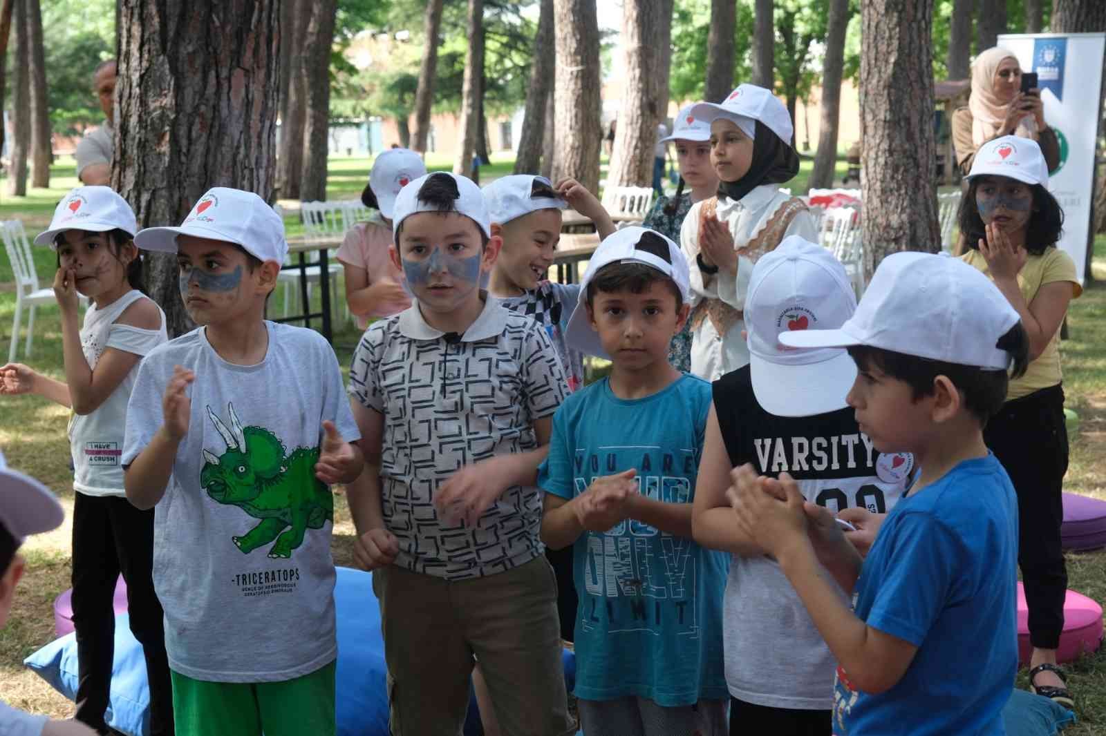 Bursa’da pandemide yakınlarını kaybeden çocuklara masallar anlatıldı