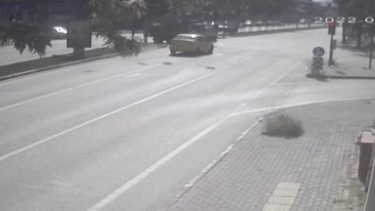 Bursa’daki feci kaza güvenlik kamerasına yansıdı-1