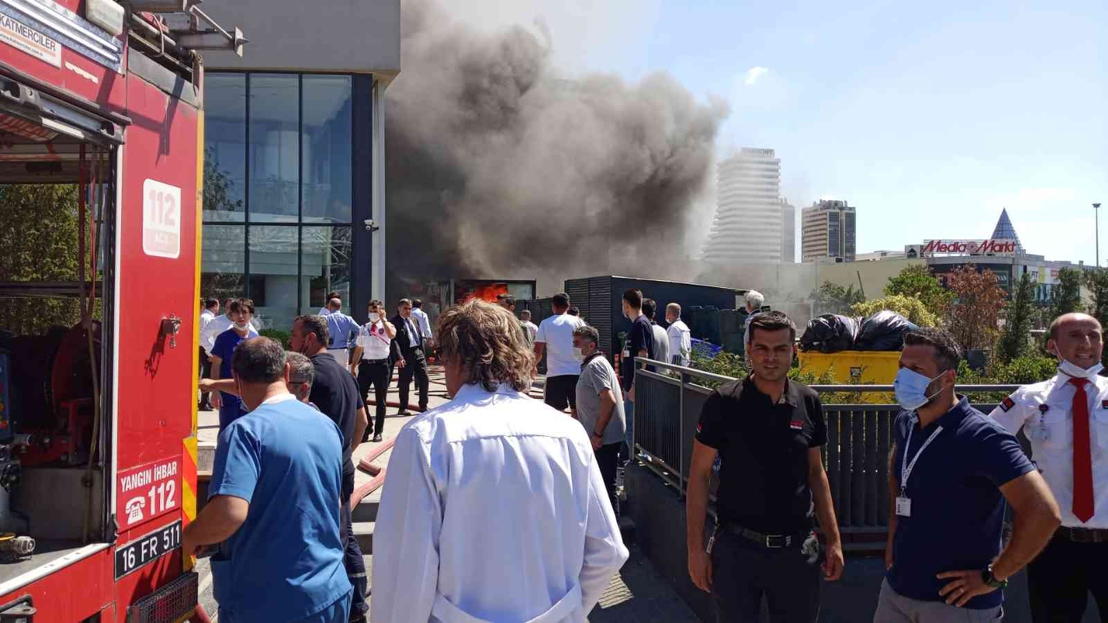 Bursa’da özel bir hastanenin trafosunda çıkan yangın paniğe neden oldu