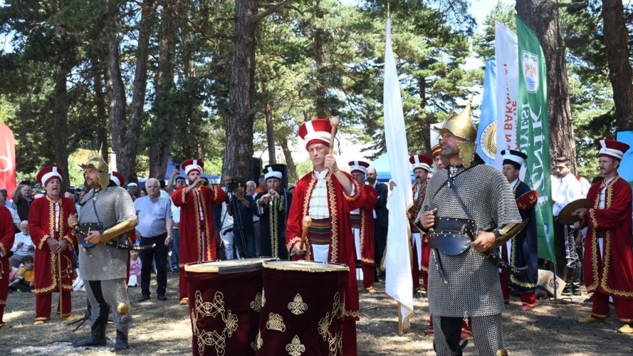 Maviyemiş festivali yoğun katılımla gerçekleşti