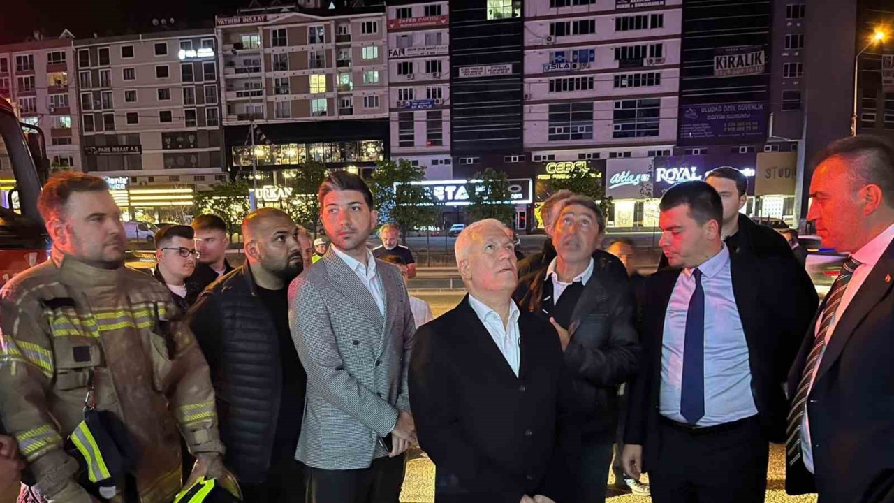 Bursa’da Iş Merkezinin Çatısı Alev Alev Yandı
