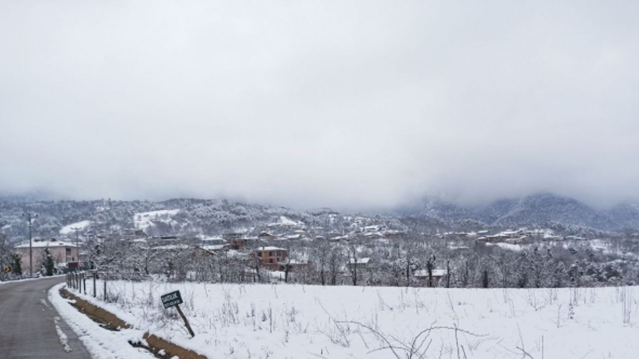 Bursa’nın merkez ilçelerinde kar kalınlığı 20 santimetreye ulaştı