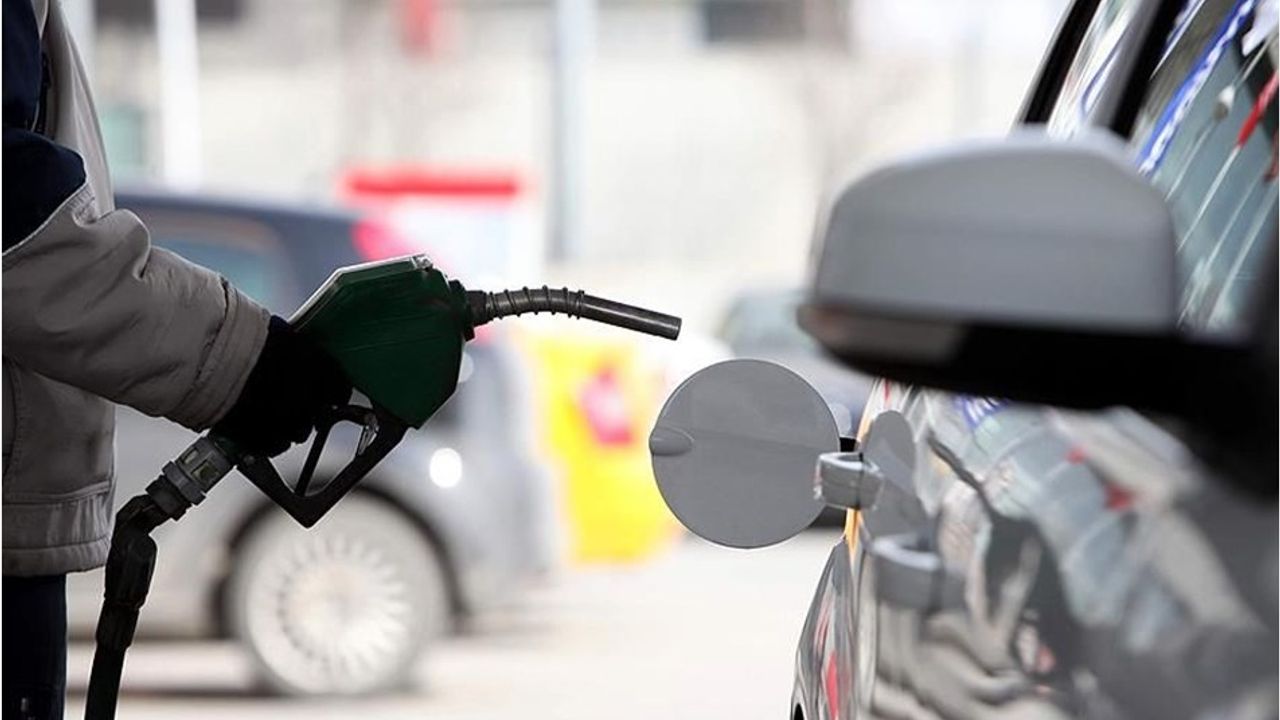 Akaryakıtta vergi arttı: Benzin ve motorine dev zam!