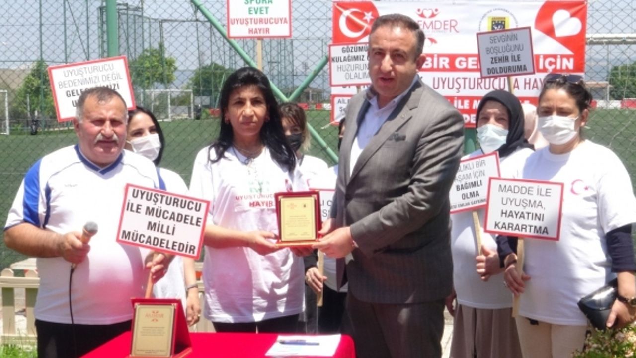 Bursa’da kadınlar madde bağımlılığına dikkat çekmek için sahaya çıktı