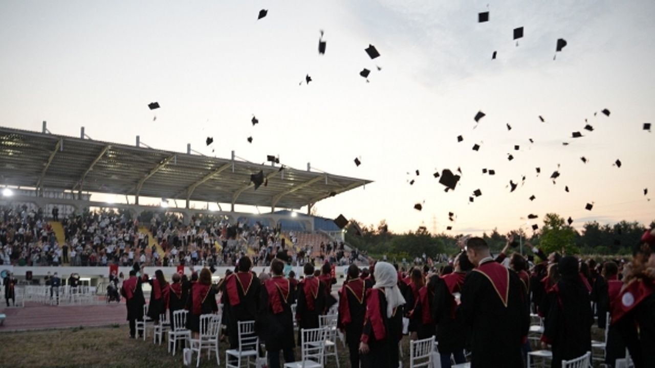Sağlık ordusunun yeni neferleri BUÜ’den mezun oldu