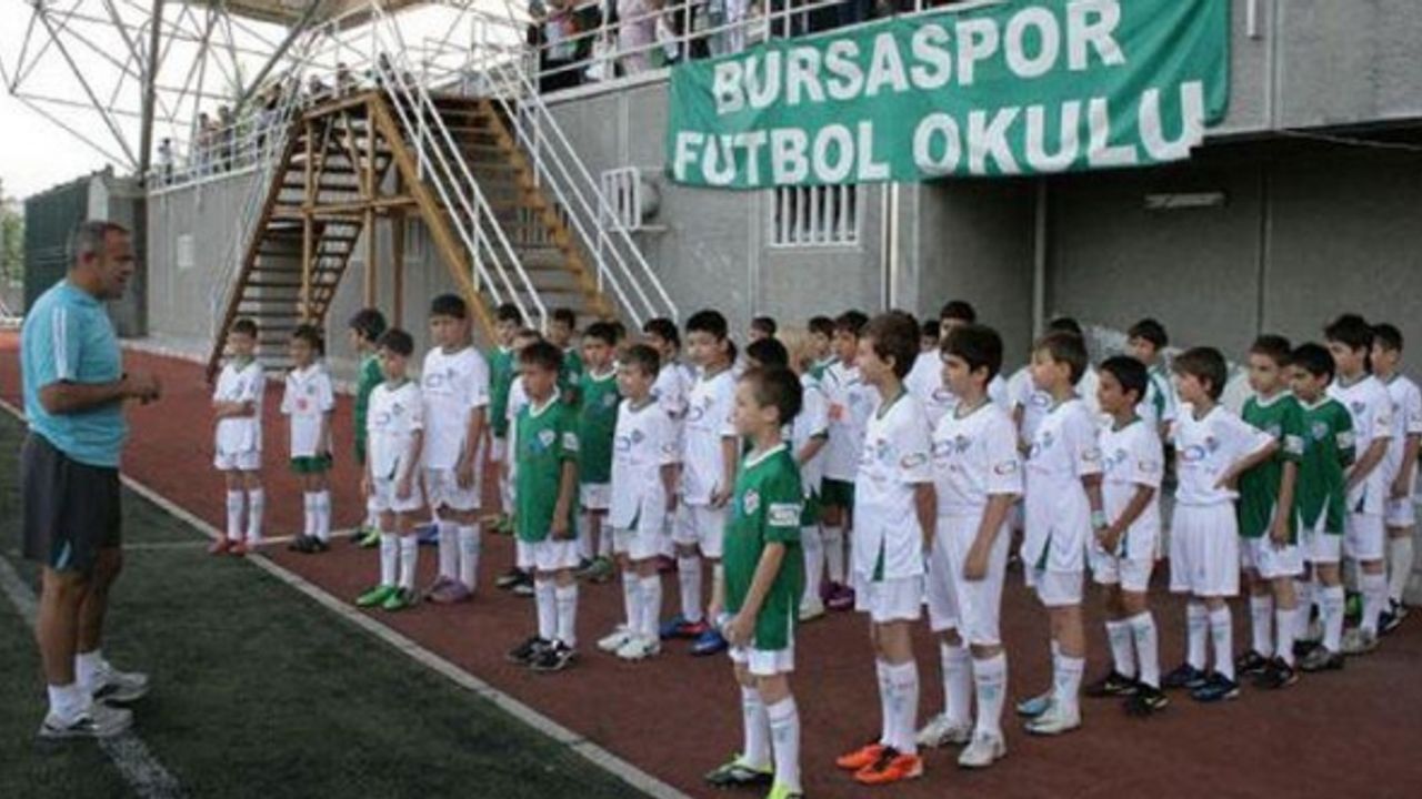 Bursaspor Kulübü’nden dikkat çeken Futbol Okulu kararı