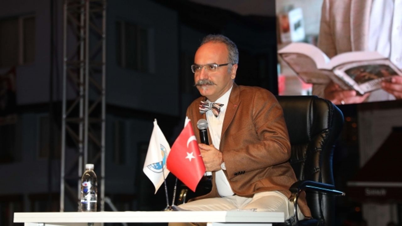 Mütareke'nin 99. yılı kutlamaları tarihçi yazar Doç. Dr. Emrah Safa Gürkan'ın söyleşisi ile başladı