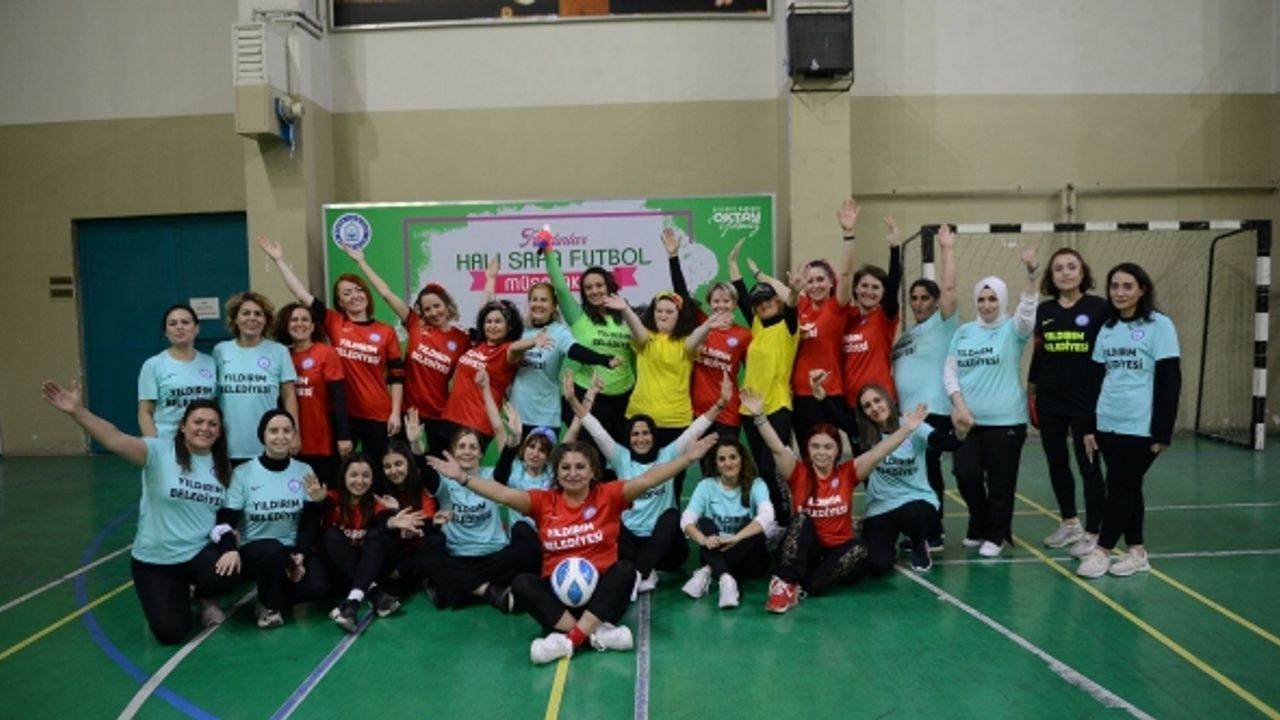 Özel Çocuklar yararına organize edilen kadınlar futbol müsabakasınka  dayanışma kazandı
