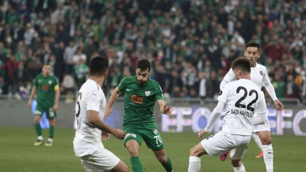 Bursaspor-Manisa FK : Maçın ilk yarısı 0-0’lık eşitlikle tamamlandı