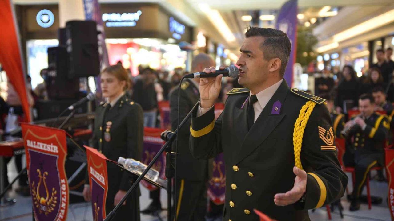 Bursa Büyükşehir Belediyesi: Askeri bandodan anlamlı konser
