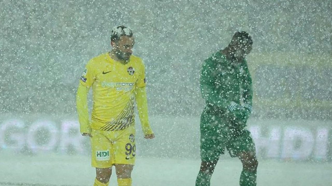 Eyüpspor-Bursaspor maçı ileri tarihe ertelendi!