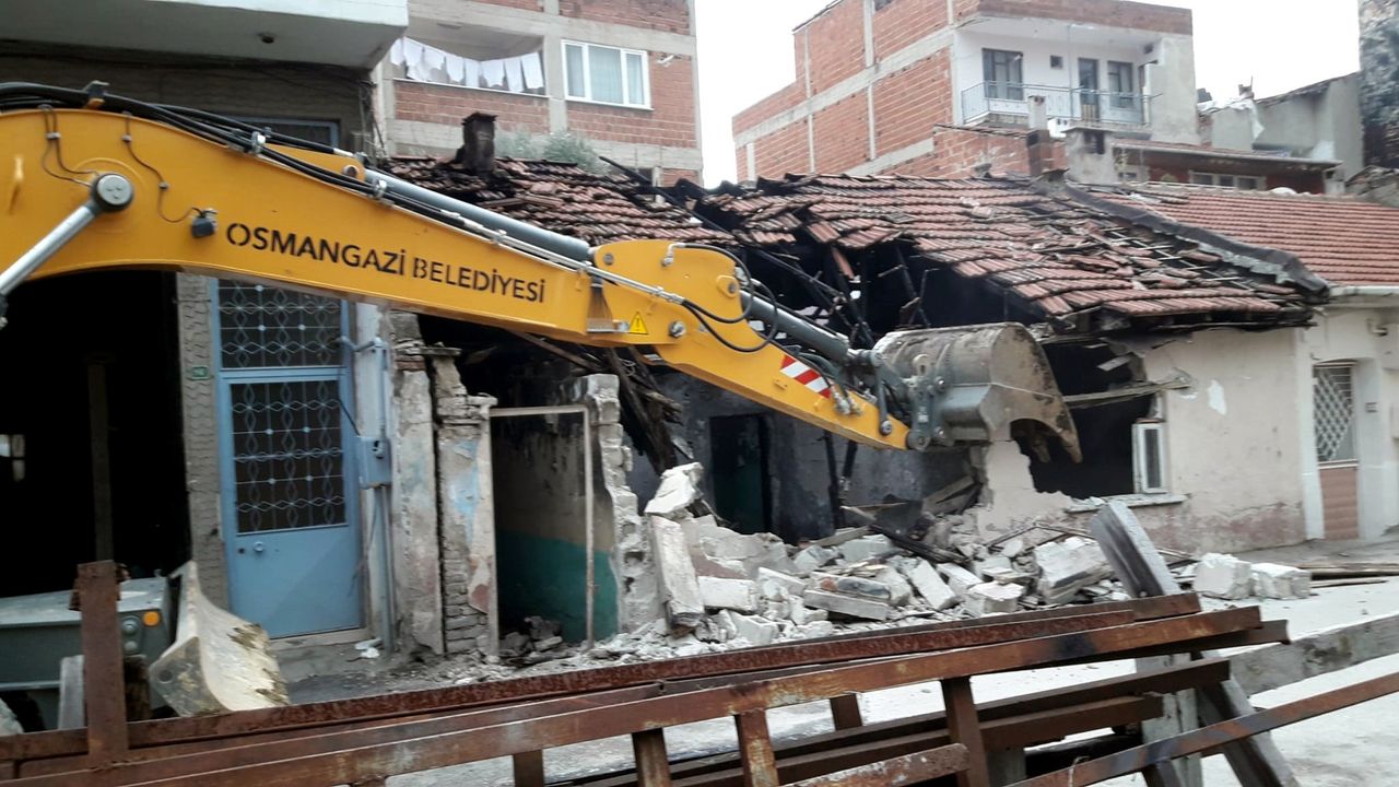 Osmangazi’de metruk bina temizliği