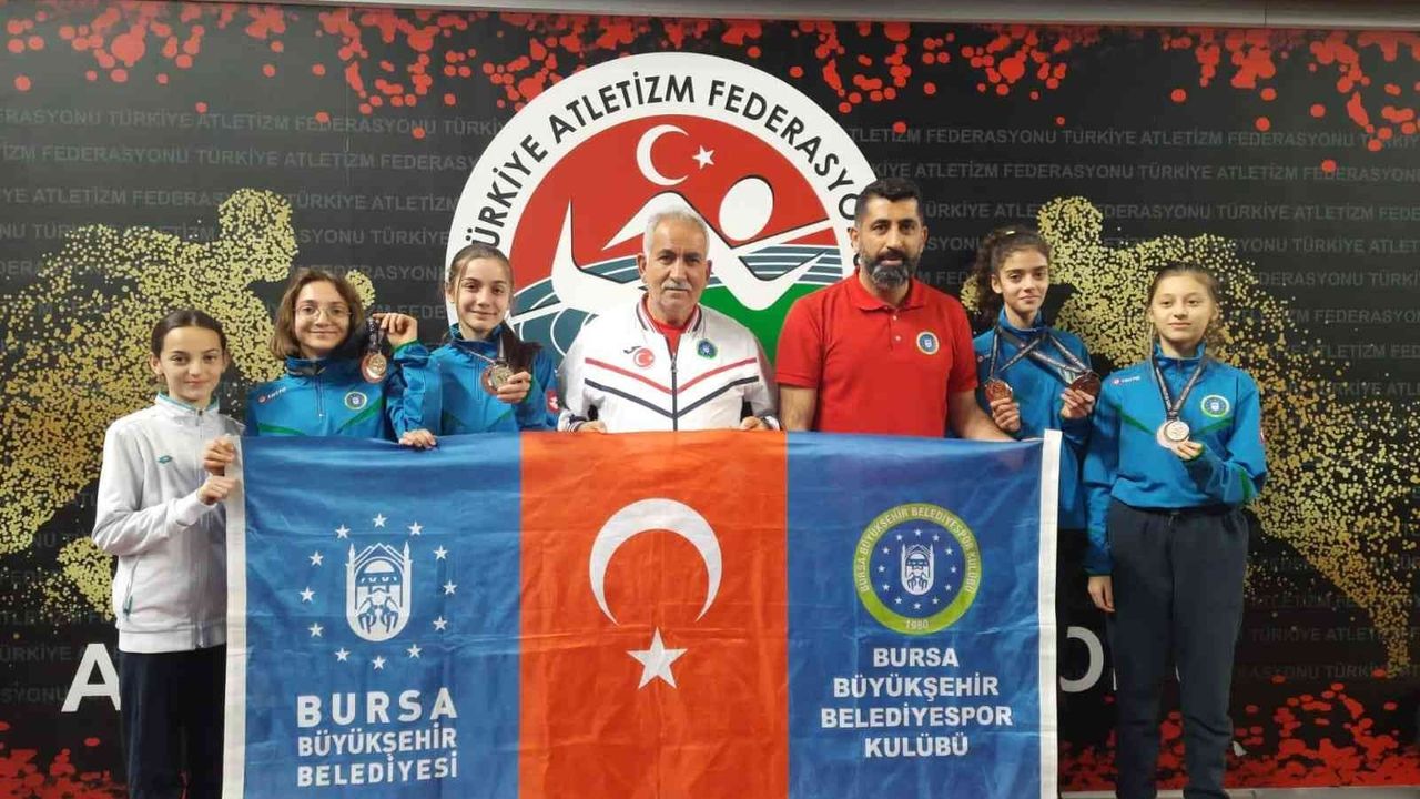 Bursa Büyükşehir Belediyesporlu atletler 3 tane birincilikle döndü