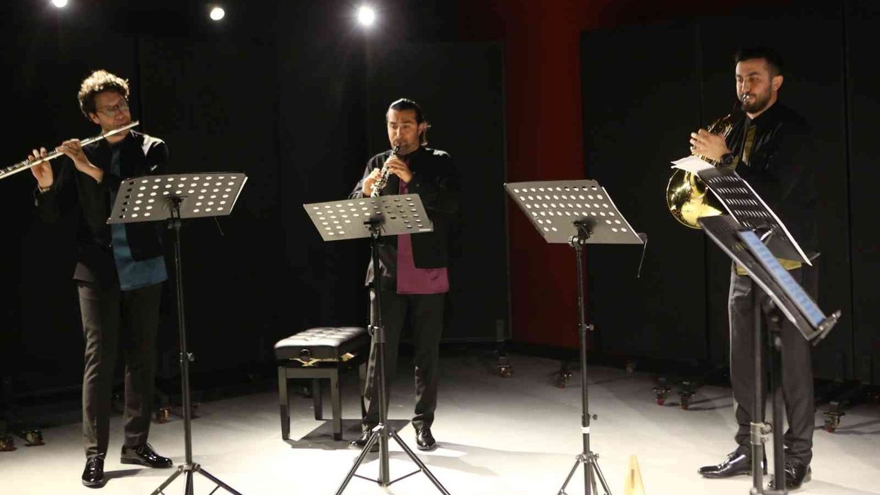 Anadolu Nefesli Beşlisi, müzikseverleri dünya turuna çıkardı