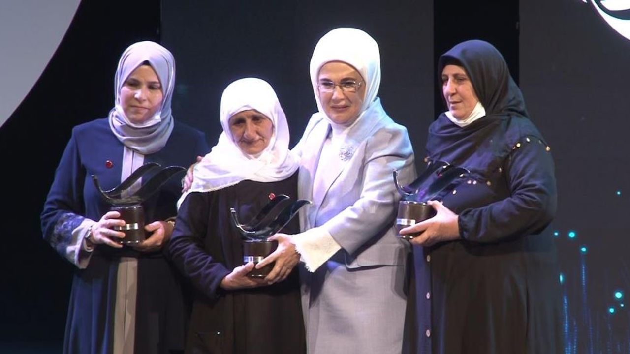 Türkiye’ye Enerji Veren Kadınlar ödüllendirildi