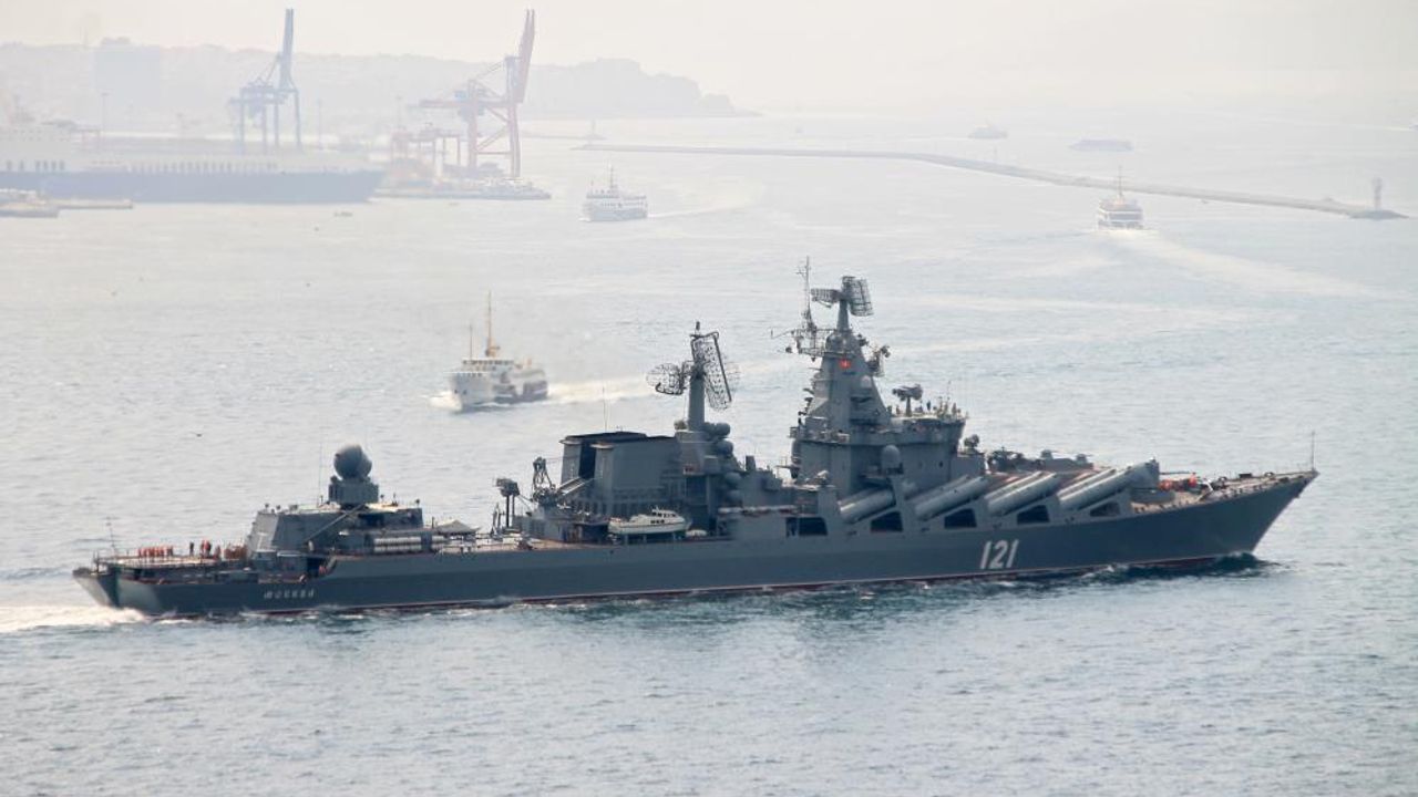 Rusların amiral gemisi Karadeniz'de battı!