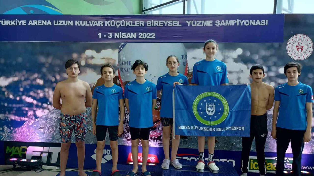 Bursalı yüzücüler Trabzon’dan madalya ile döndü