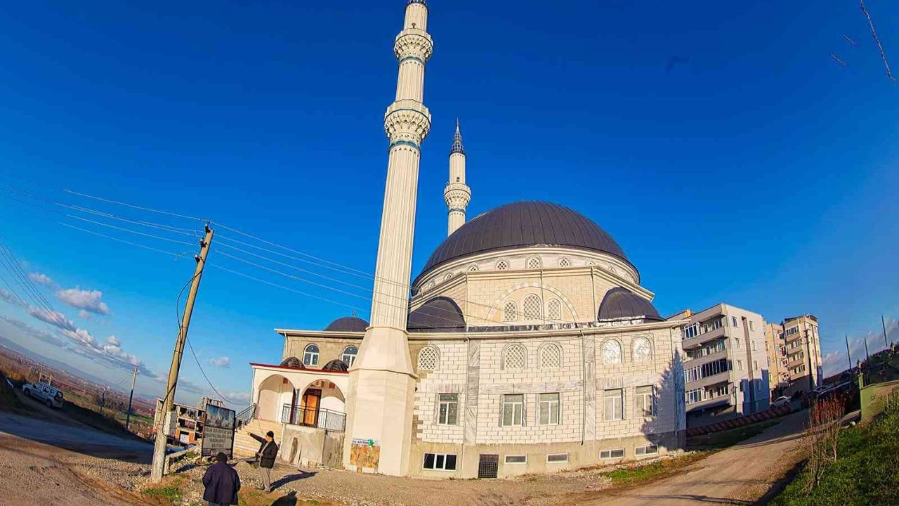 Mustafakemalpaşa Şehitler Camisi ibadete açıldı