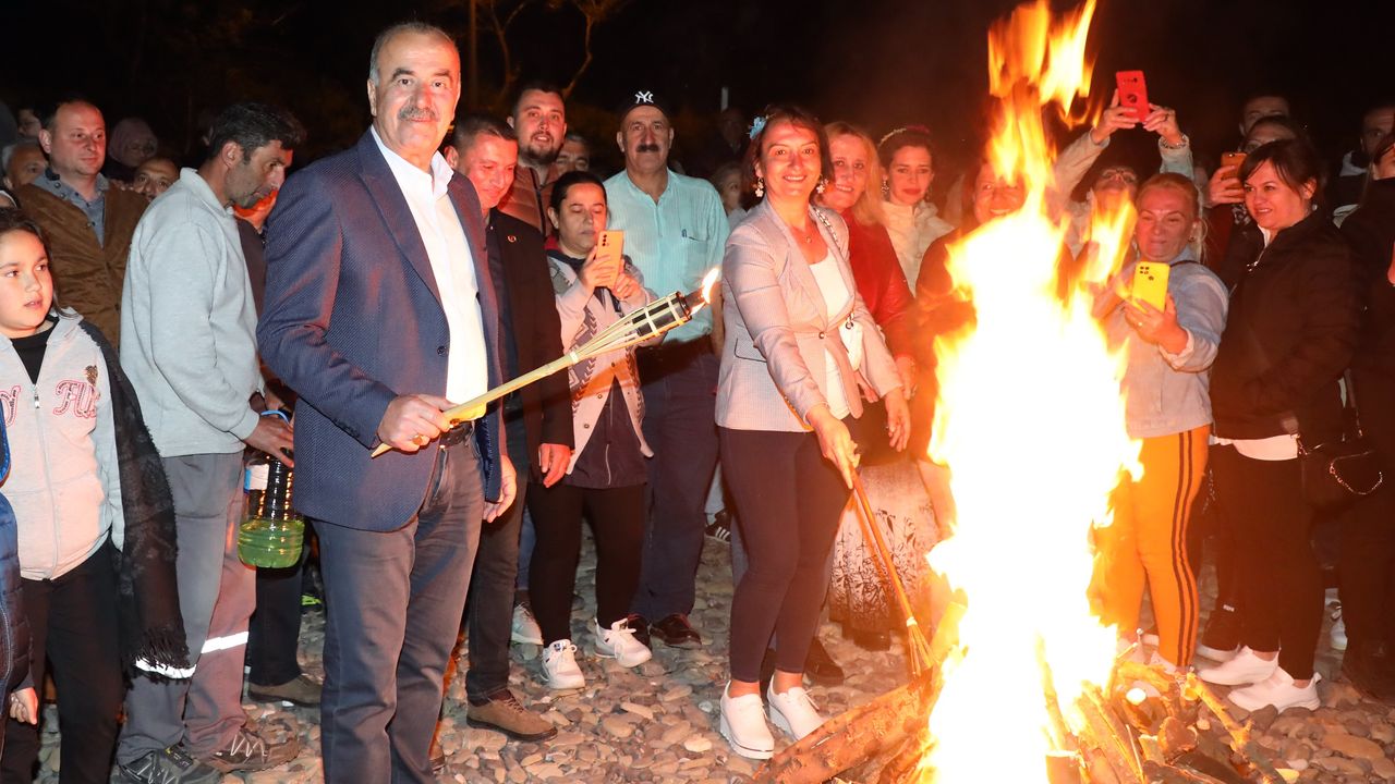 Hıdırellez ateşi Mudanya'da yandı