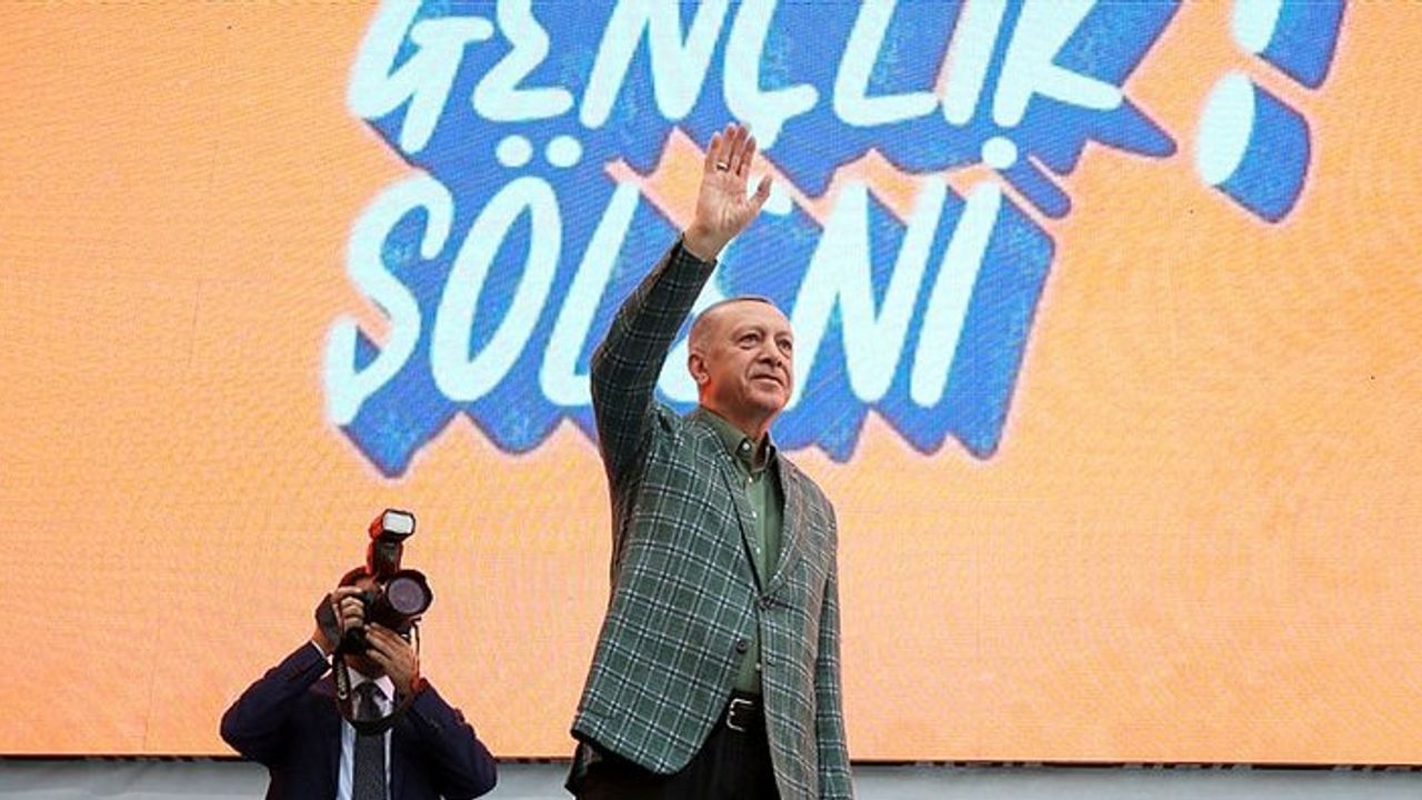 Cumhurbaşkanı Erdoğan tarihi gençlik şöleninde konuştu