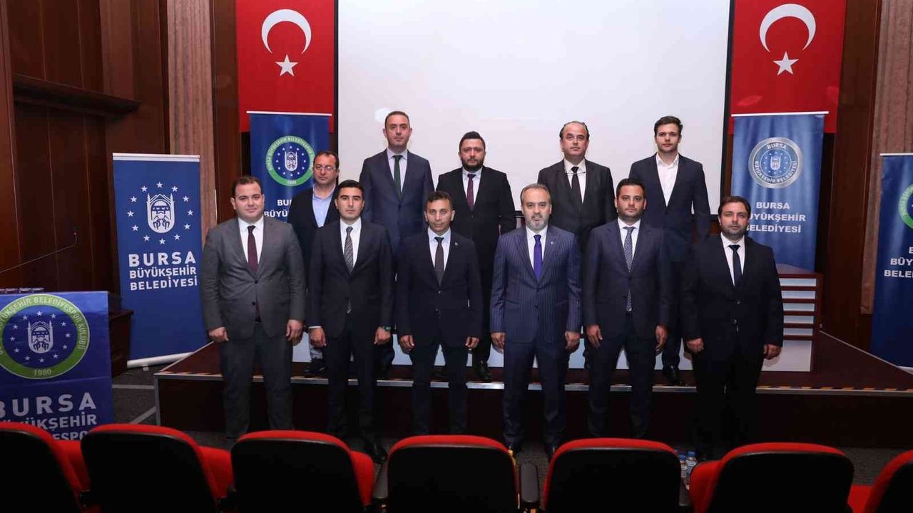 Bursa Büyükşehir Belediyespor Kulübü’nde Gökhan Dinçer güven tazeledi!