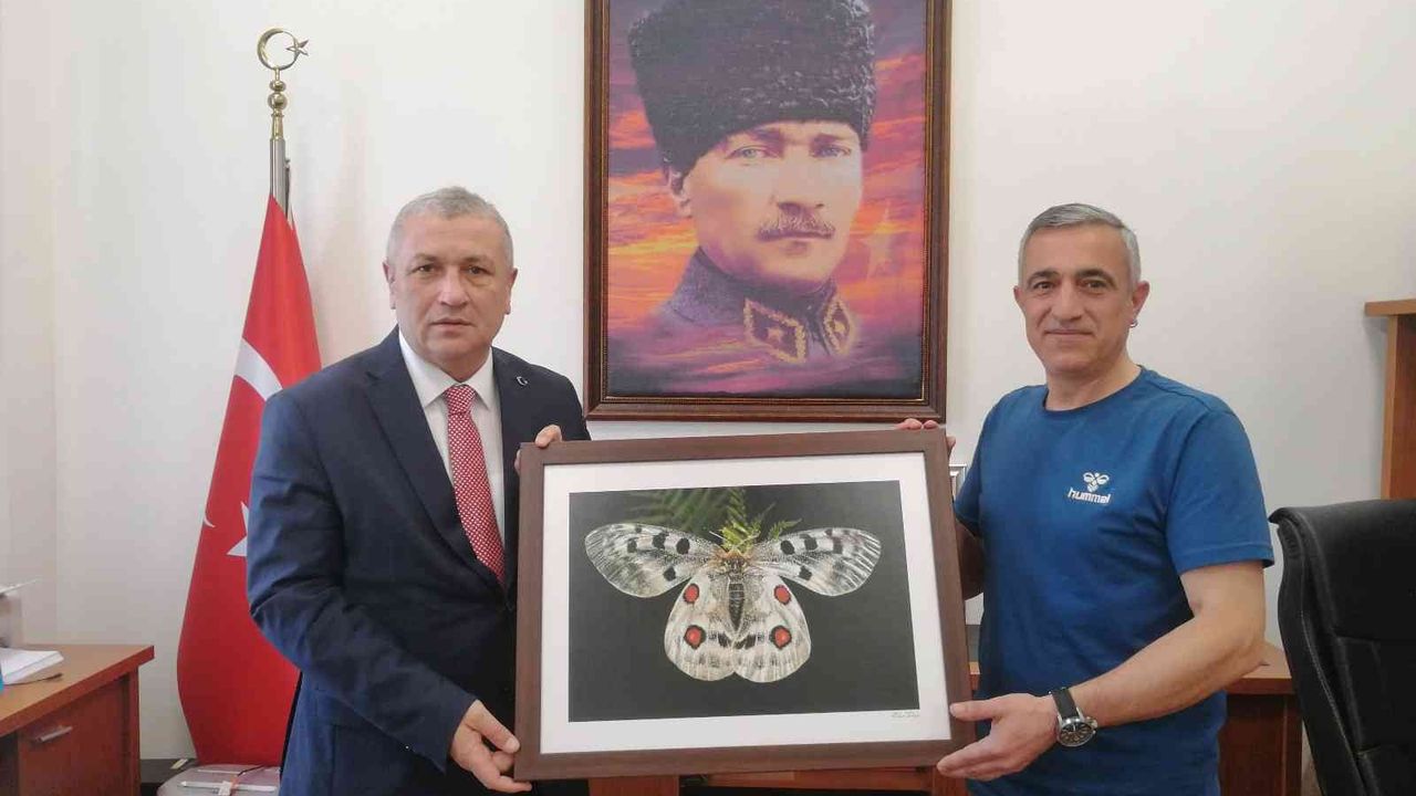 Bursa Vali Yardımcısı Mustafa Özsoy’a hediye