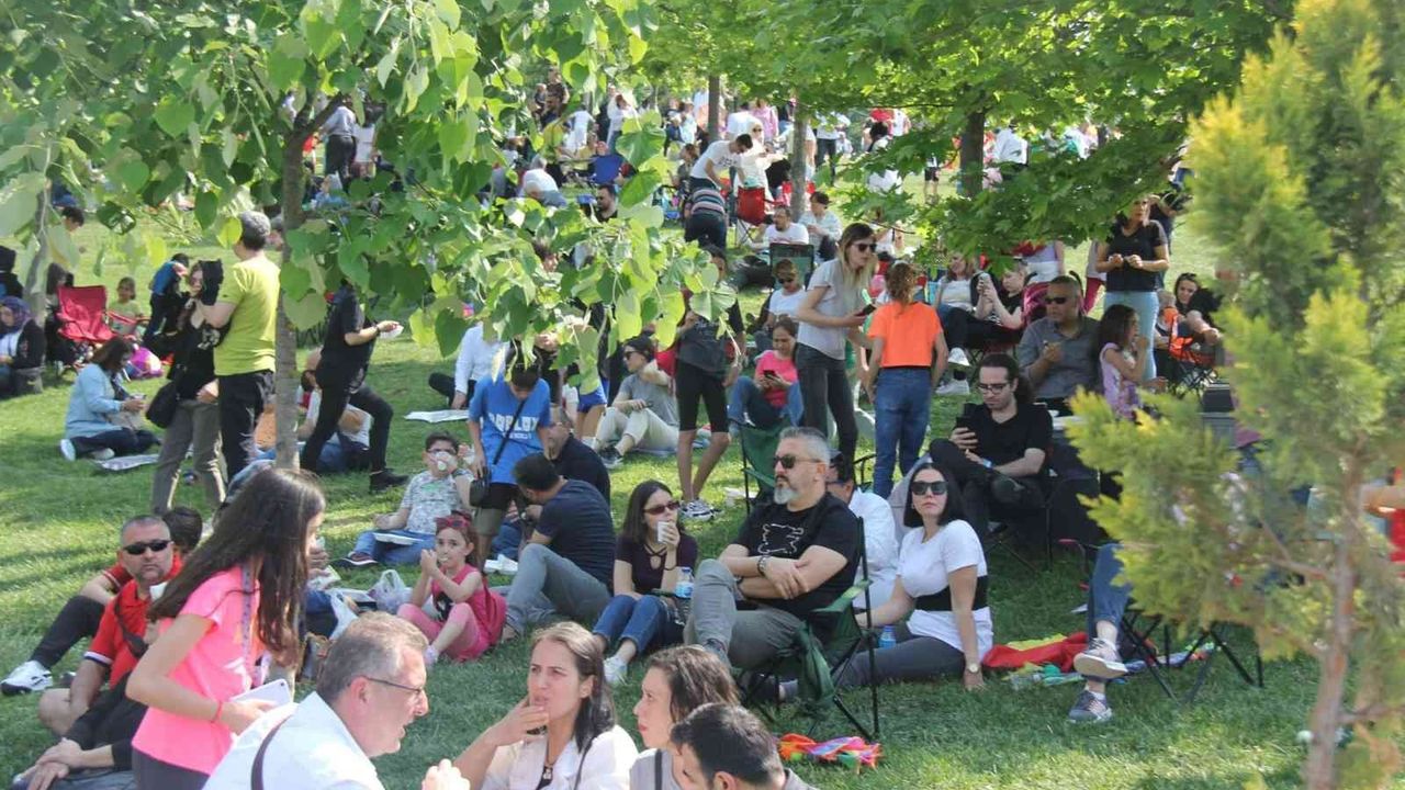 Bursa’da 30 bin kişinin katılımıyla bahar ve spor şenliği