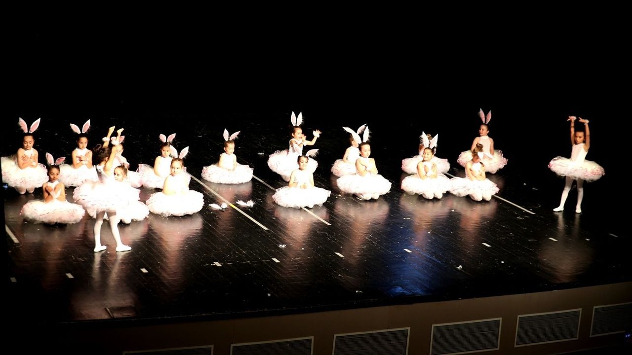 Nilüfer'de küçük balerinlerden büyük gösteri