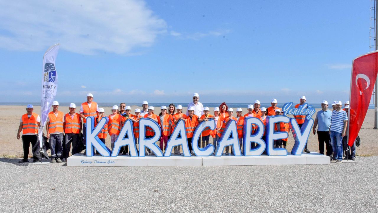 Karacabey’de öğrenciler ‘Marmara hepimizin’ diyerek temizlik çalışması gerçekleştirdi