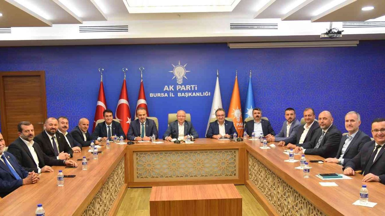 AK Parti Bursa Teşkilatı hem masada hem sahada