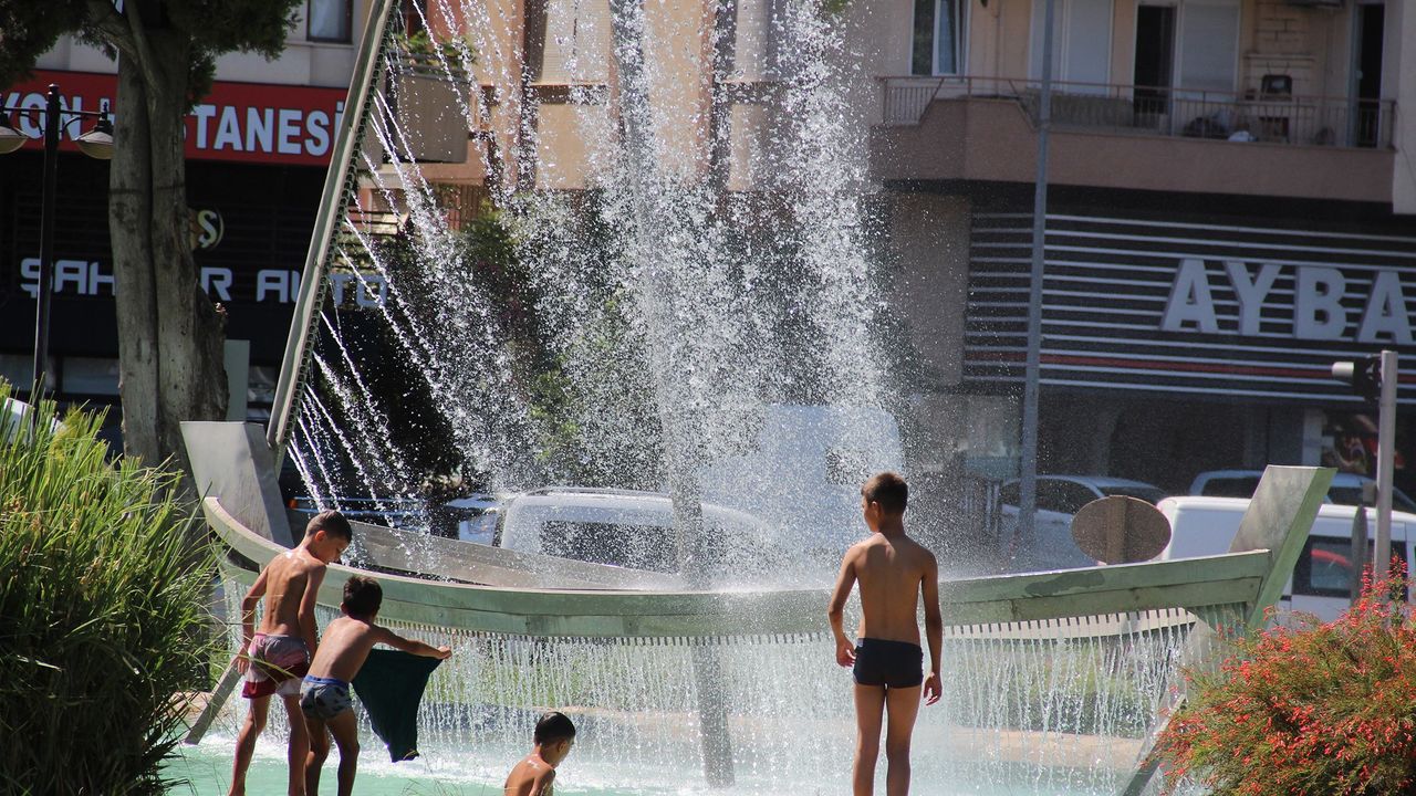 Antalya'da termometreler 41 dereceyi gösterdi