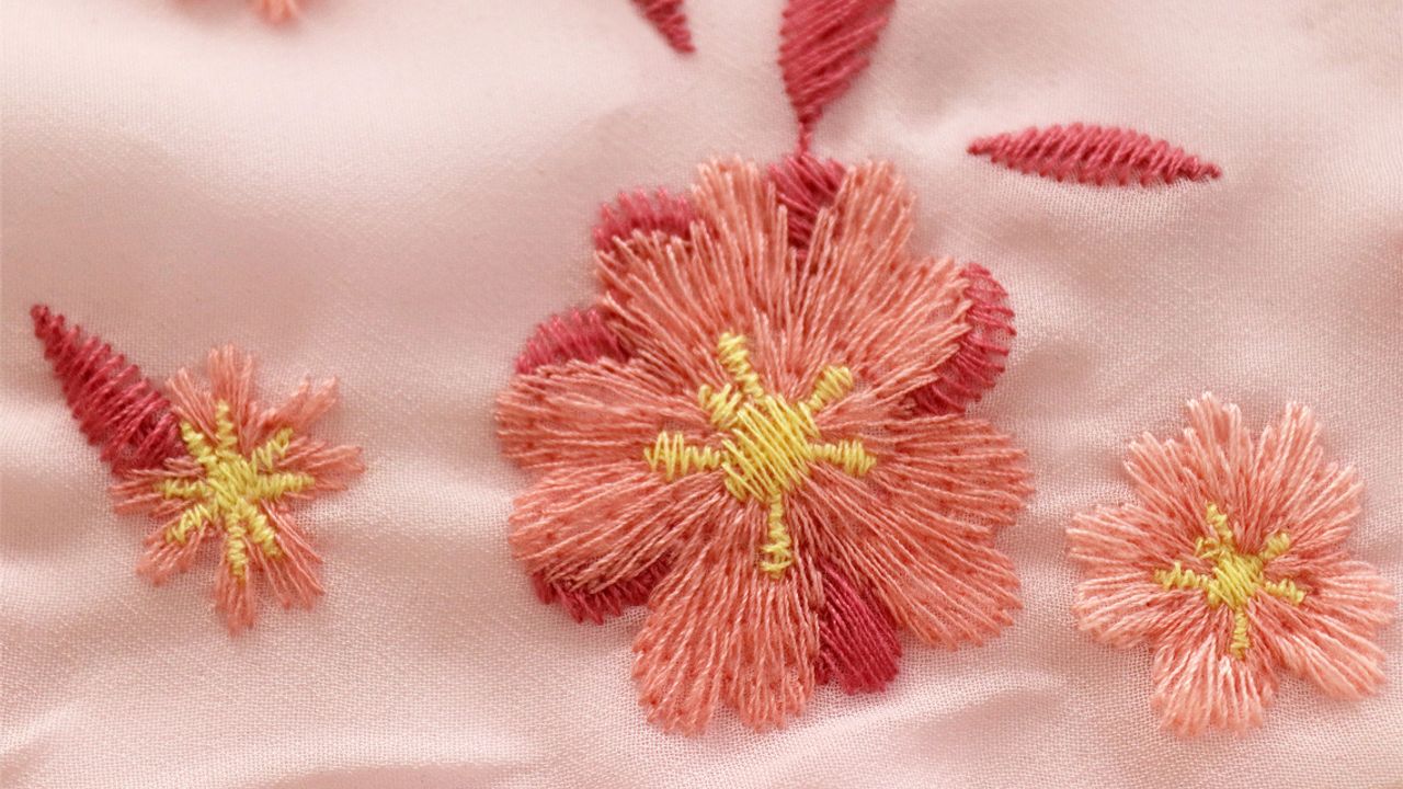 Ebru Nakış’ın rengarenk ürünleri Durak Tekstil iplikleriyle hayat buluyor