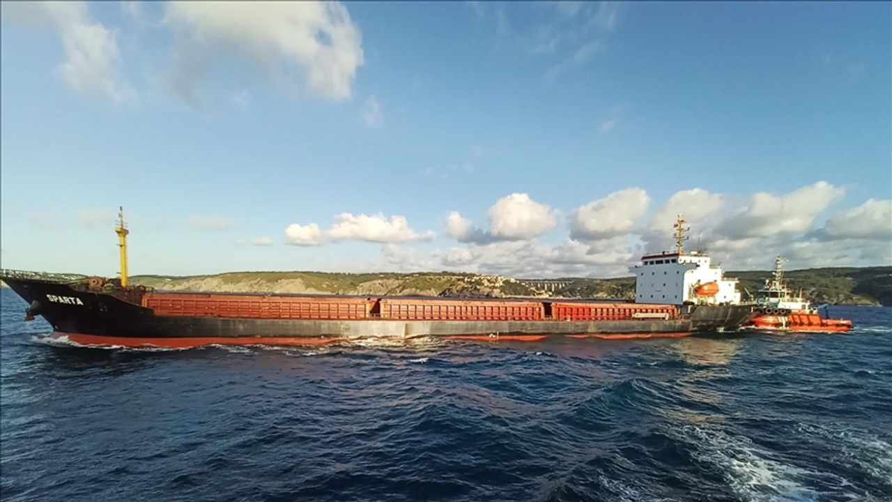 Gemi arızalandı, İstanbul Boğaz'ı trafiğe kapatıldı