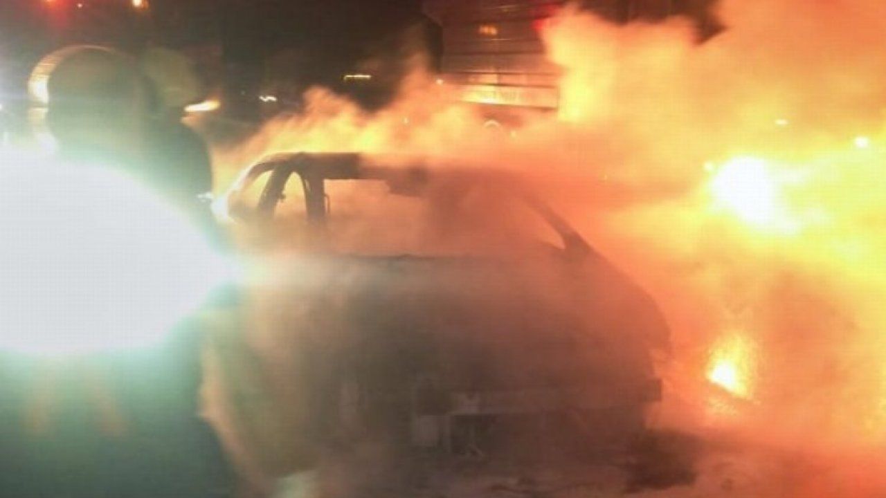 Edirne Keşan'da müşterili bir taksi alev alev yandı