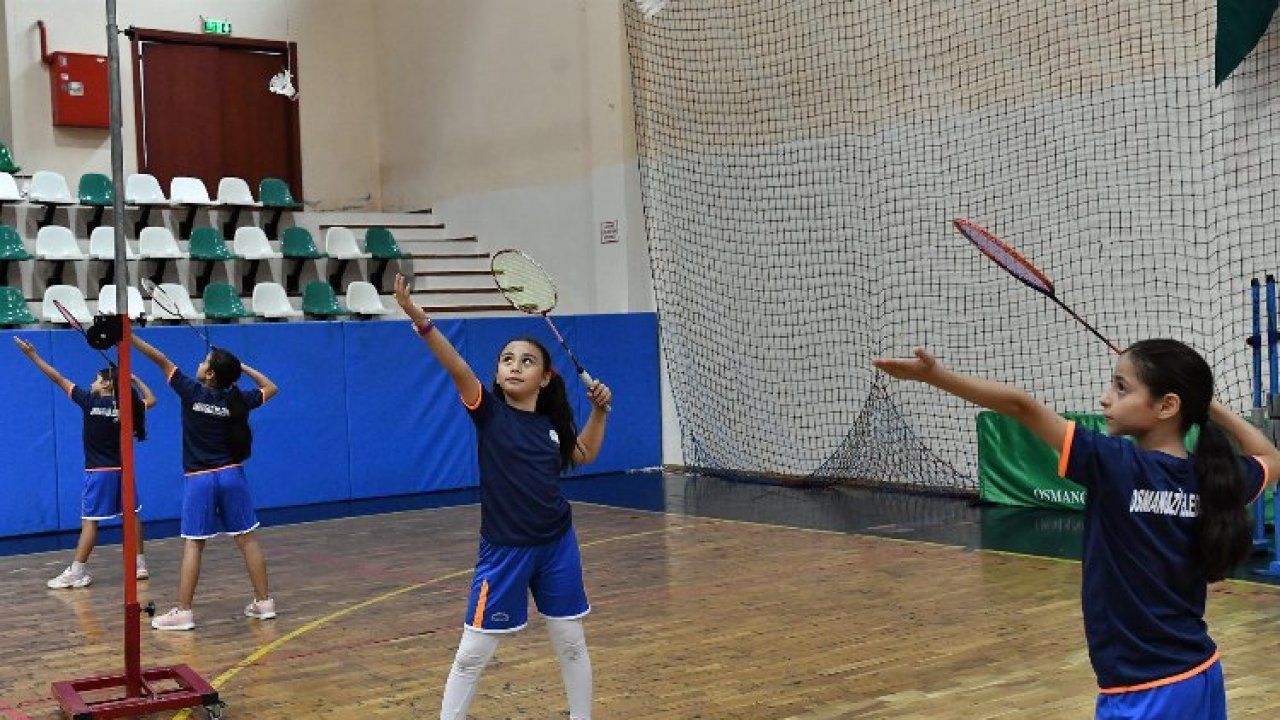 Bursa'da Osmangazili badmintoncular ışık saçıyor