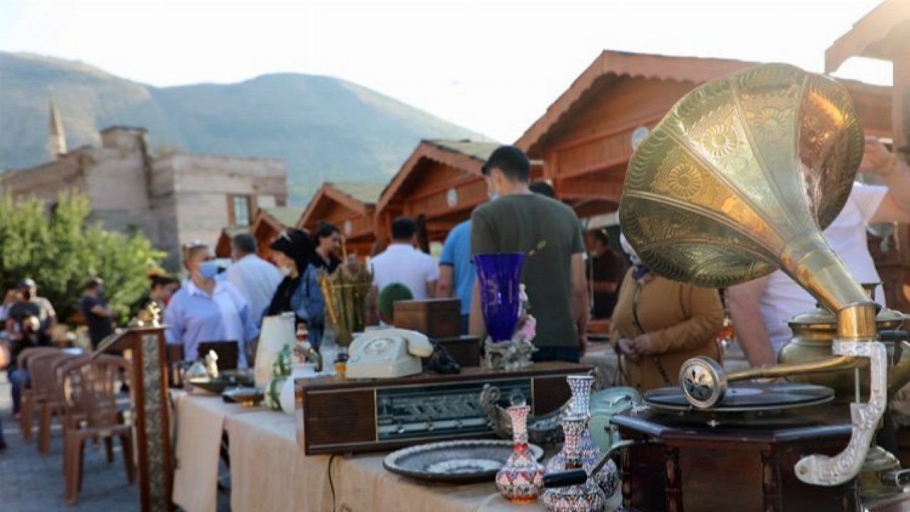 Kayseri Talas'ta sonbahar serinliğinde Antika Pazarı