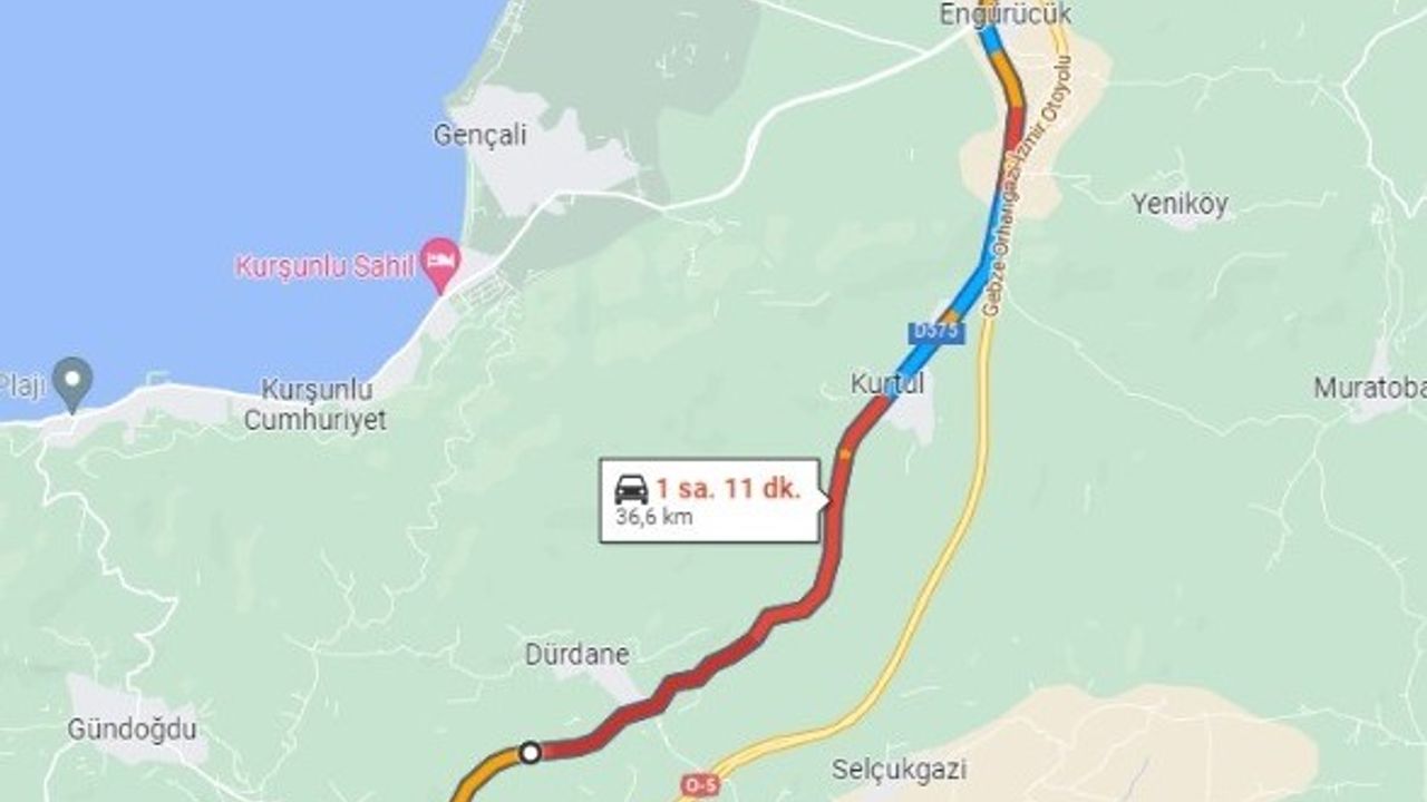 Karda kayan araçlar İstanbul yolunu trafiğe kapattı