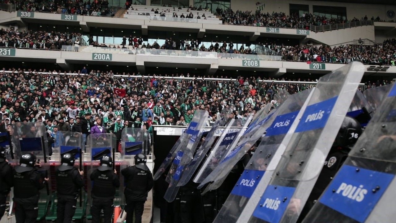 Olaylı maç sonrası gözaltına alınan 12 Bursasporlu taraftar serbest bırakıldı