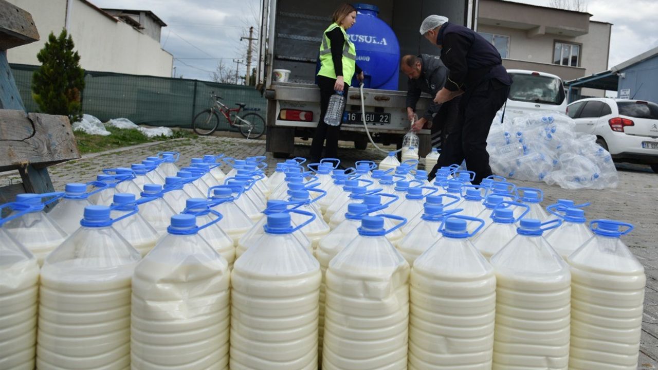 Süt üreticilerinden depremzedelere süt desteği