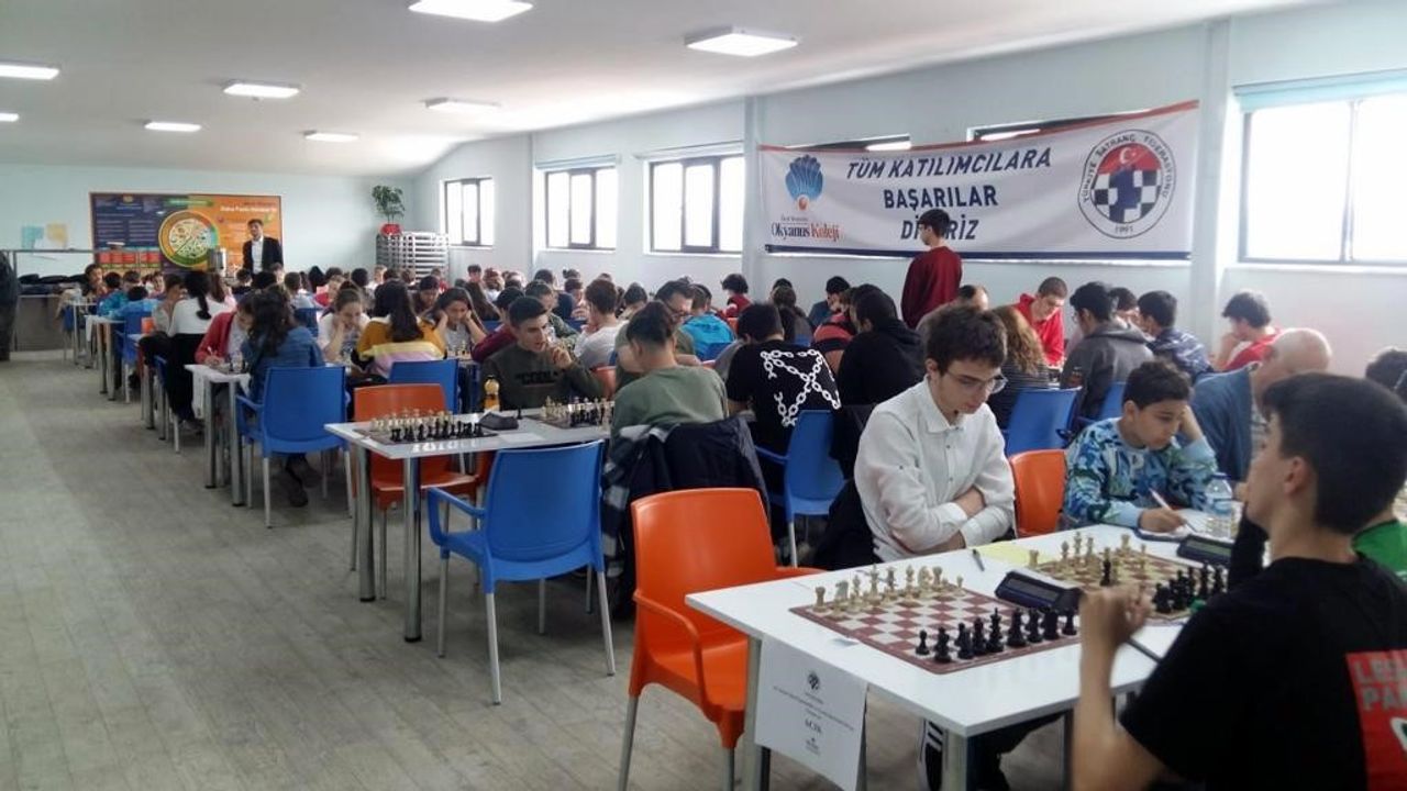 Çocuk Bayramı Satranç Turnuvası yoğun ilgi