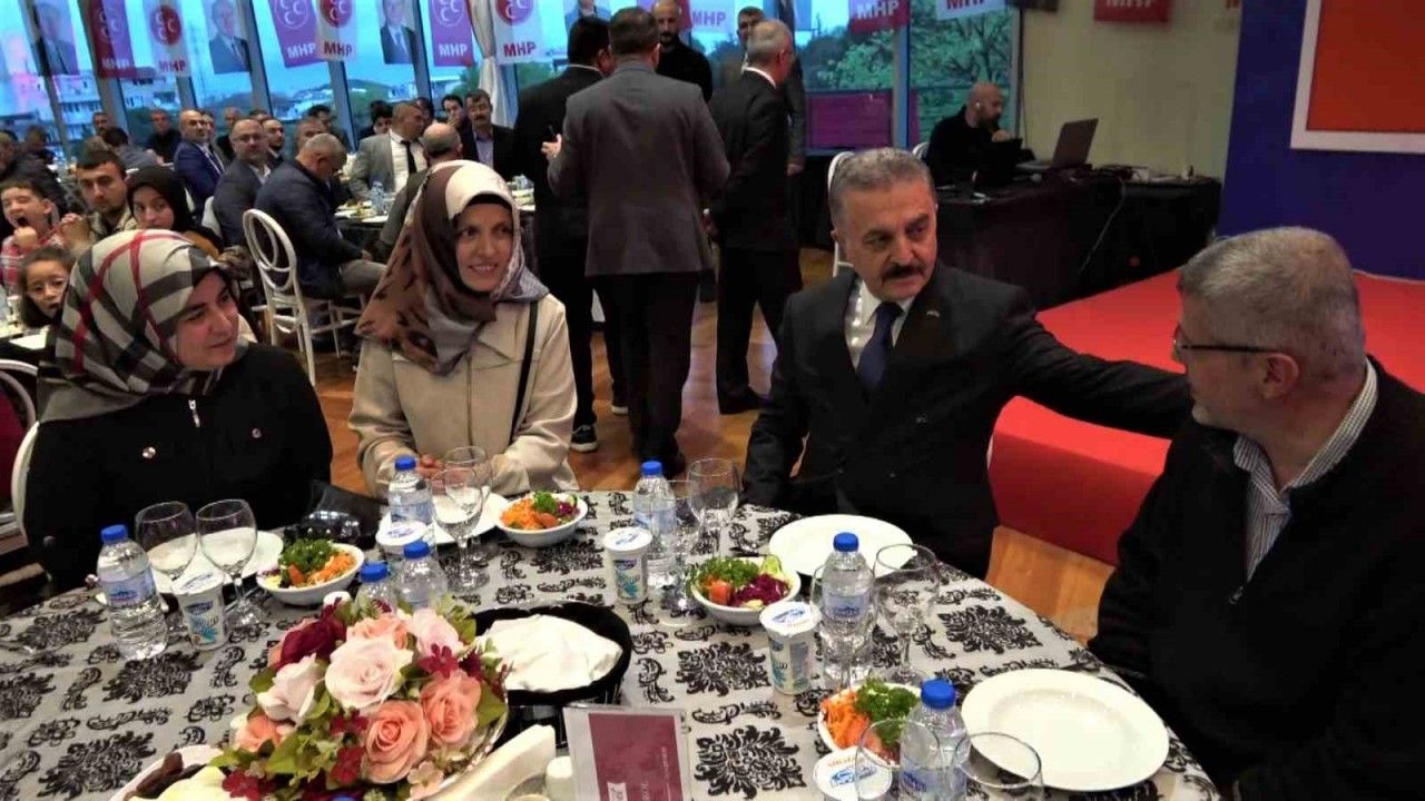 MHP Bursa’daki depremzedelerle iftar sofrasında buluştu