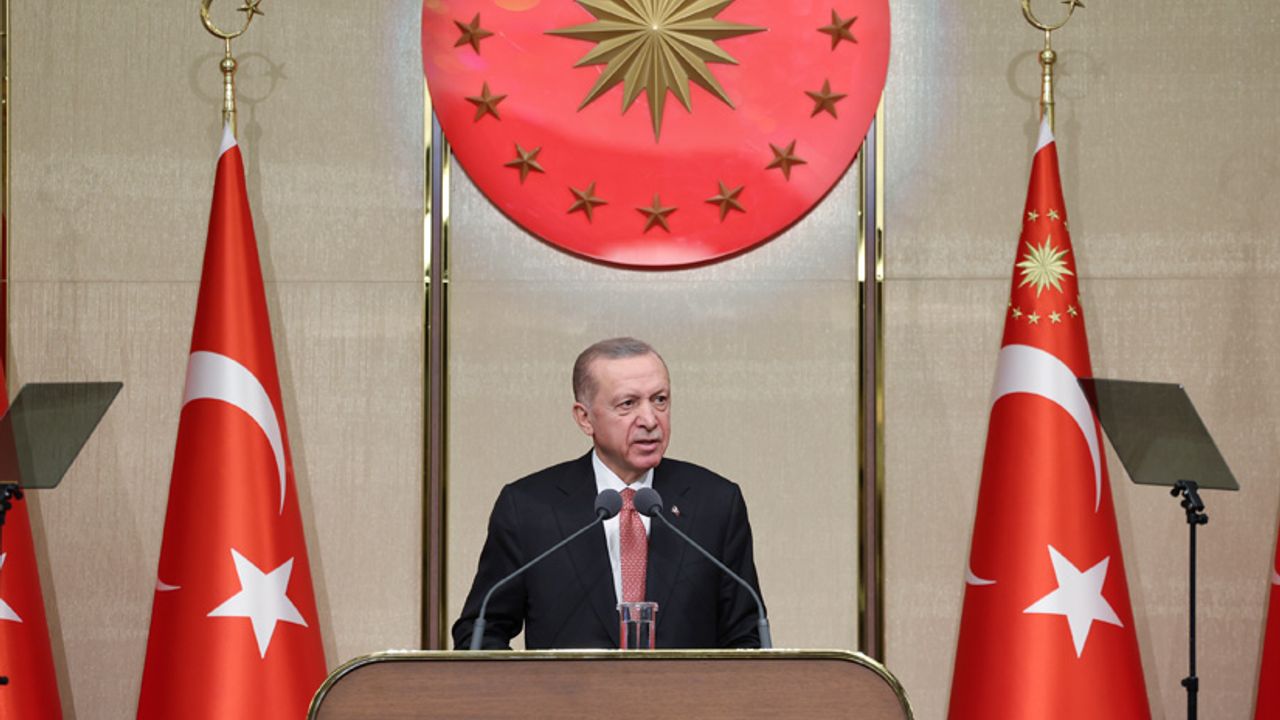 Cumhurbaşkanı Erdoğan: "Emekli maaşlarını ve bayram ikramiyelerini Kurban Bayramı öncesinde ödeyeceğiz."