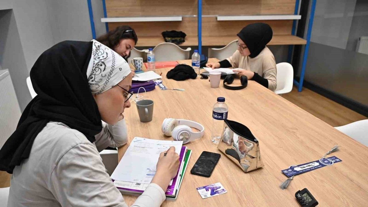 Bursa Büyükşehir Belediyesi sınava girecek olan gençlere başarılar diledi