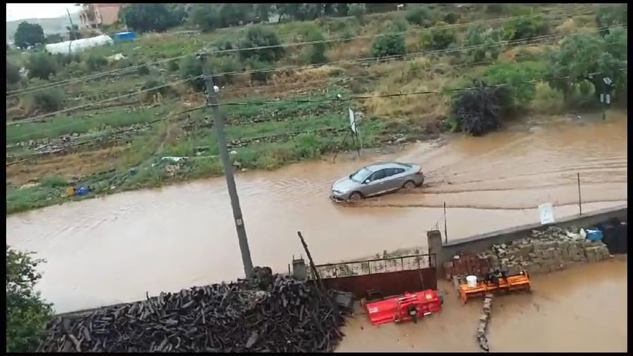 Bursa’da şiddetli yağış dereleri taşırdı!