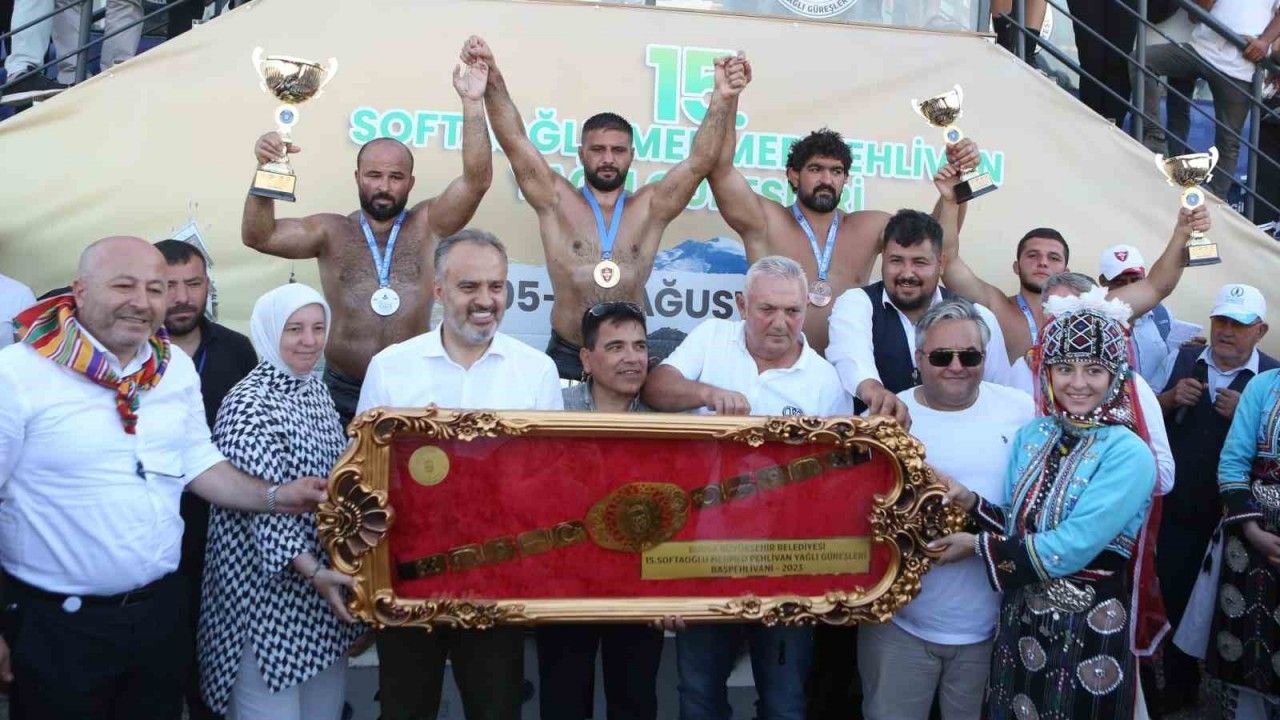 Bursa Büyükşehir Belediyesporlu güreşçiler 12 madalya kazandı!