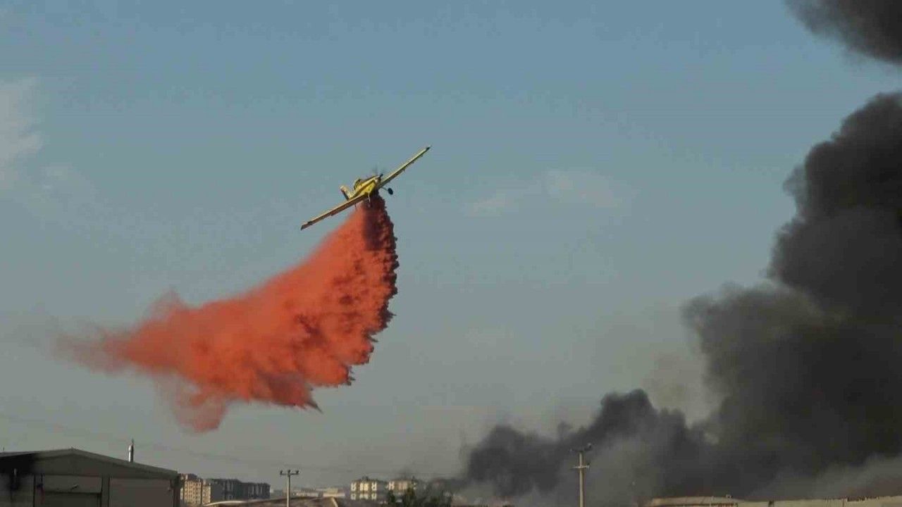 Bursa’da yanan fabrikalara 3 helikopter ve 2 uçak havadan müdahale ediyor!