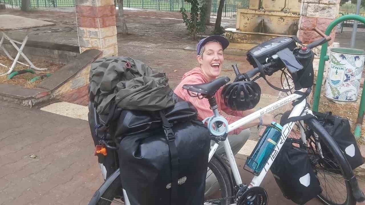 Hollandalı hemşire bisikletiyle dünya turunda!